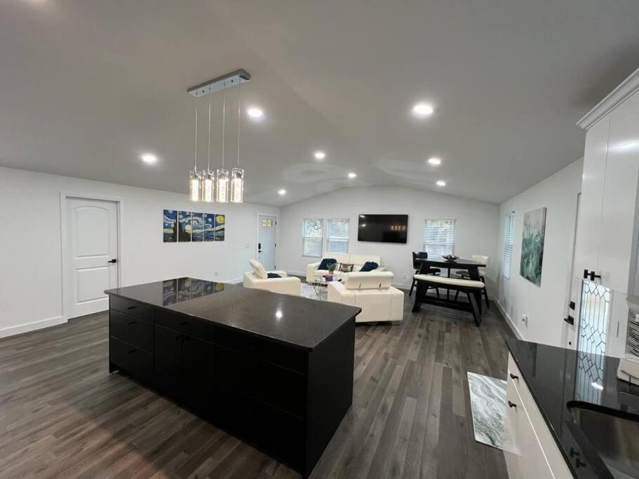 Modern Home At Colonial College Park Atlanta Exterior foto